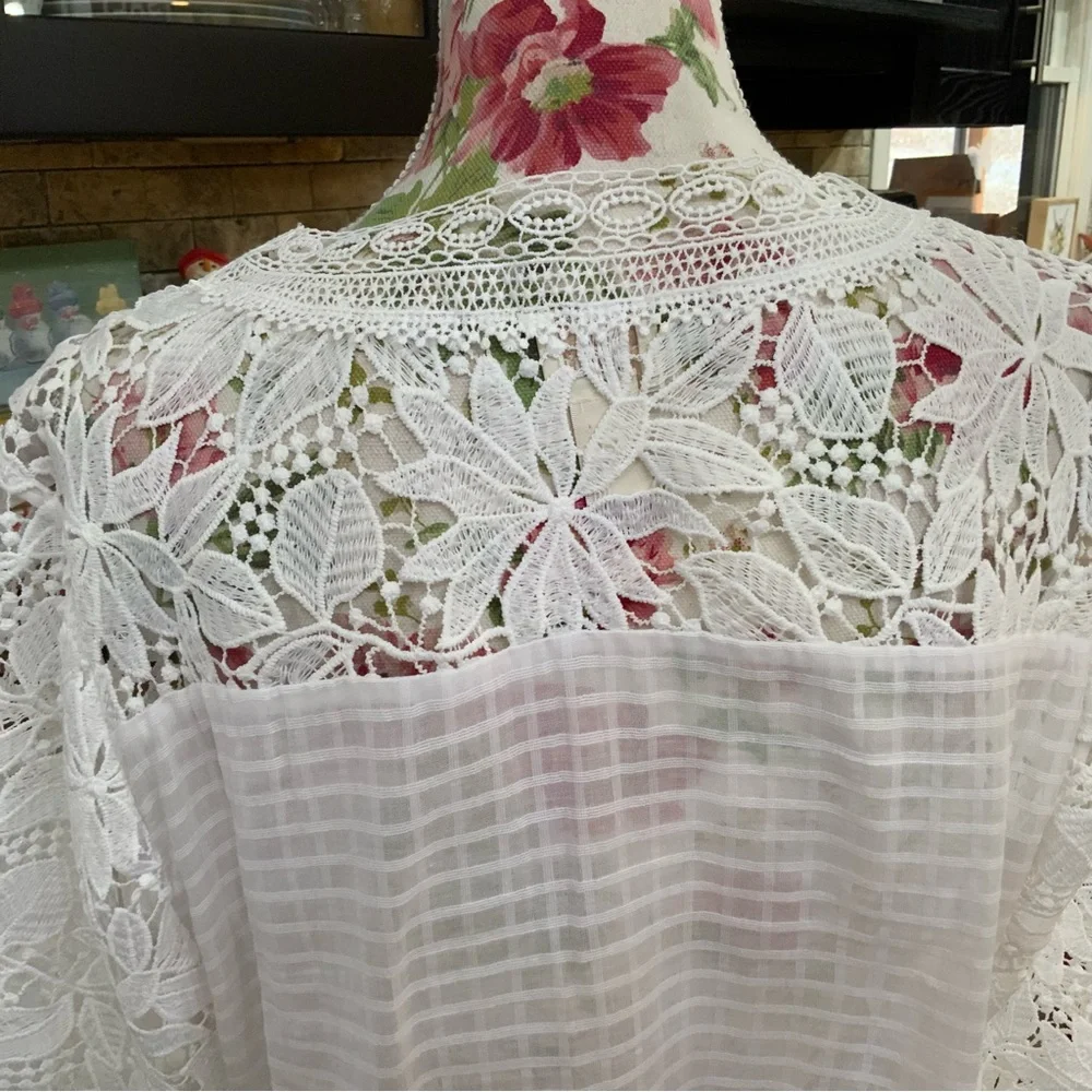 Chico's Sz Large Tunic White Lace Sheer Floral Cut Out Long Sleeve Side Slit New